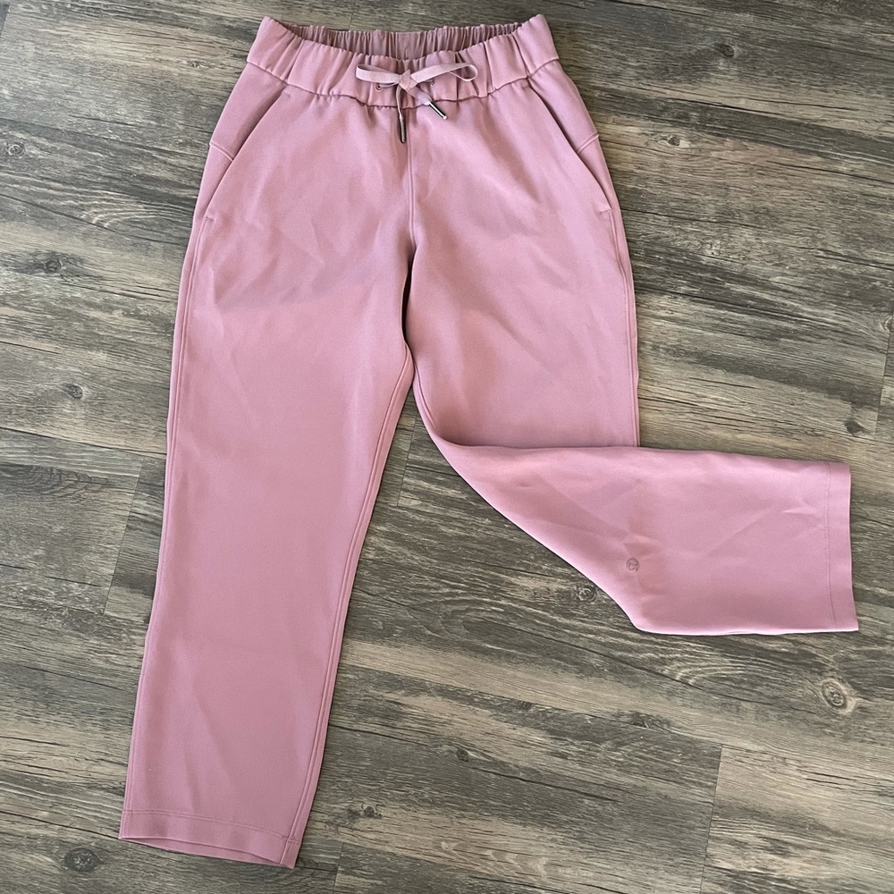 NWOT Lululemon On the Fly Crop *Woven 23"
